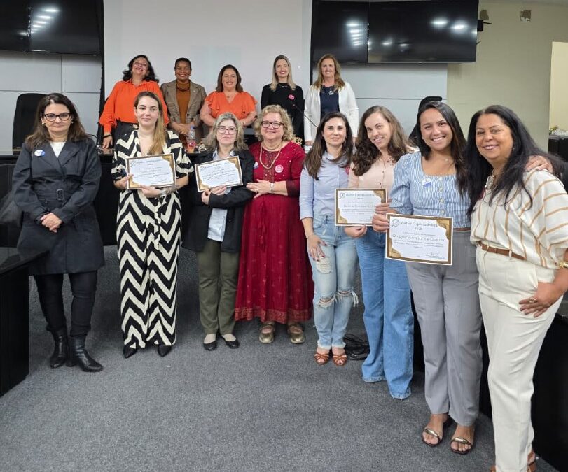 Profa. Mônica Calixto de Andrade Recebe Homenagem